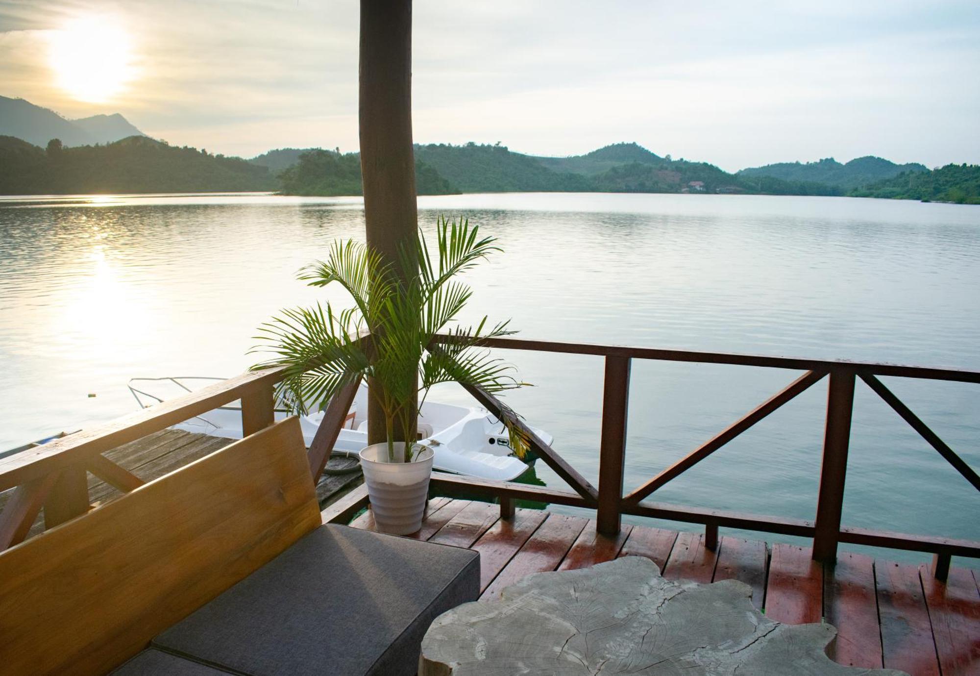 Sunset Nam Ngum Resort Vang Vieng Exterior photo